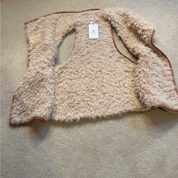 Wanna This Womens M Tan Asymmetric 2 Pocket So Soft Wooly Furry Satin Trim Vest - Picture 12 of 14